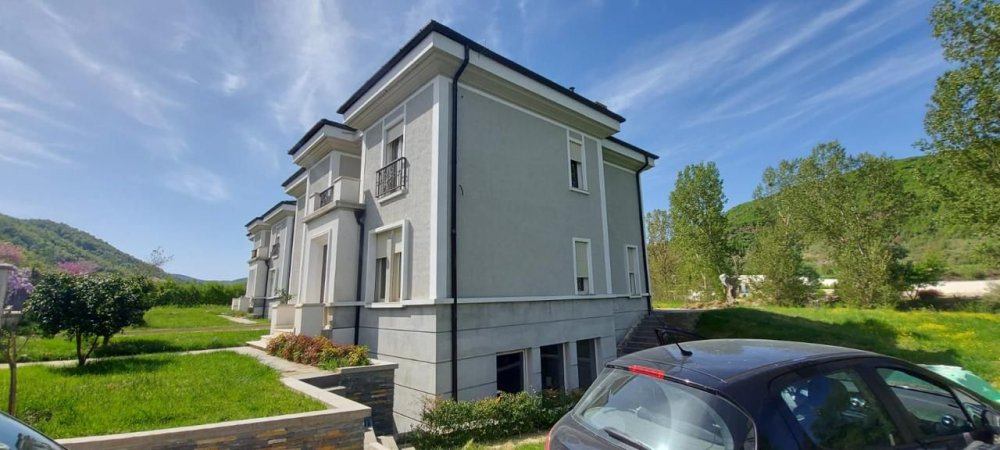 Shitet, Vilë, Vishnje, Tiranë - 750000€ | 2000 m²