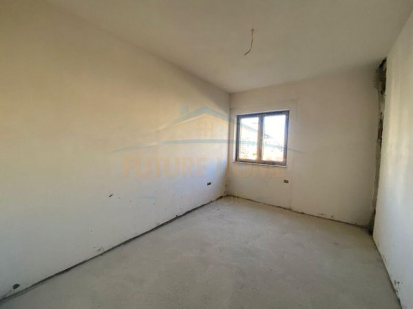 Shitet, Apartament 2+1+2, Ish Fusha e Aviacionit, Tiranë. Cmimi 153,900euro