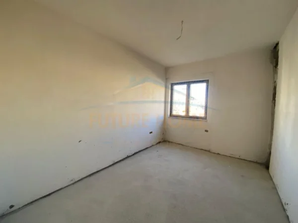 Shitet, Apartament 2+1+2, Ish Fusha e Aviacionit, Tiranë. Cmimi 153,900euro