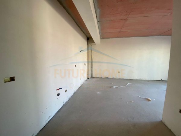 Shitet, Apartament 2+1+2, Ish Fusha e Aviacionit, Tiranë. Cmimi 153,900euro