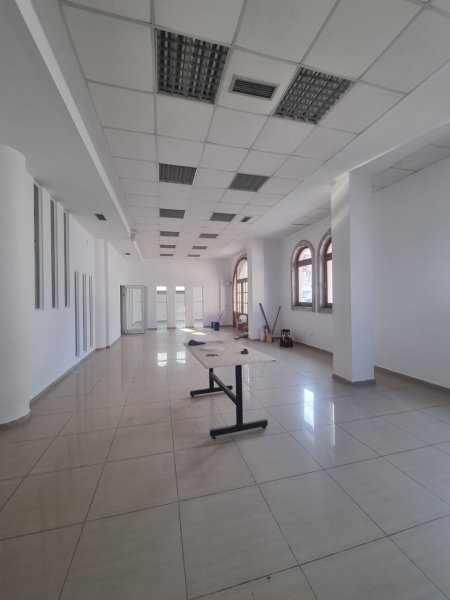 Qera, Godinë Biznesi, Rruga Aleksandër Moisiu, Tiranë - 5000€ | 1323 m²