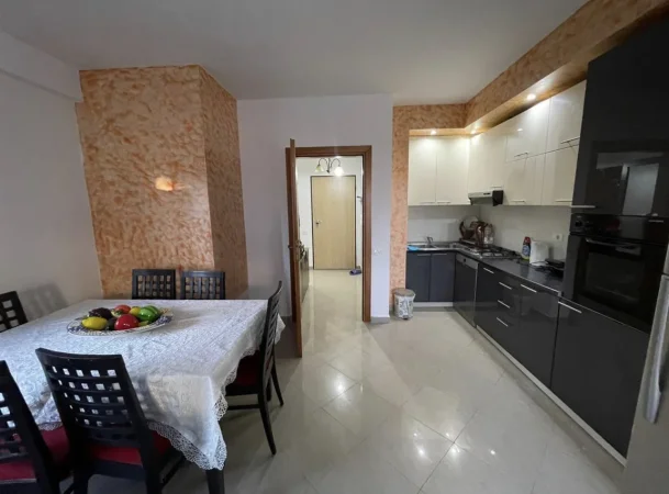 Jepet me qera 2+1 tek Kodra e Diellit