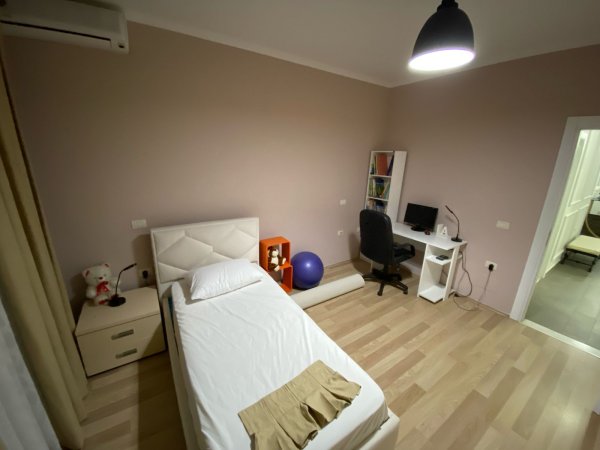 Qera , Apartament 2+1+2 +Post Parkimi , Rruuga e Kavajes ,Tirane