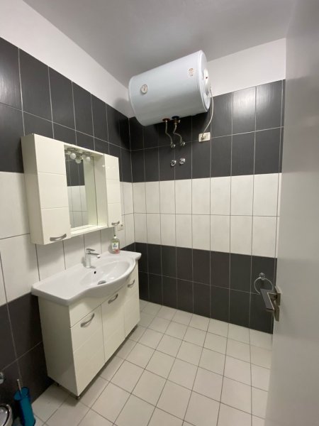 Qera , Apartament 2+1+2 +Post Parkimi , Rruuga e Kavajes ,Tirane