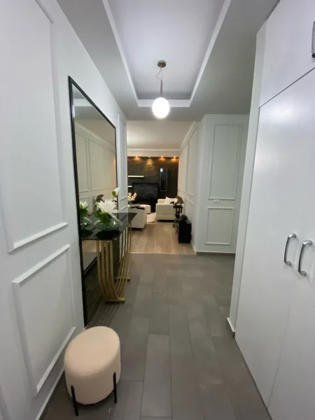 Qera , Apartament 2+1+2 +Post Parkimi , Rruuga e Kavajes ,Tirane