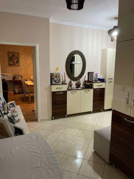 Tirane, jepet me qera apartament 3+1 Kati 3, 120 m² 500 Euro (Muhamed Gjollesha)