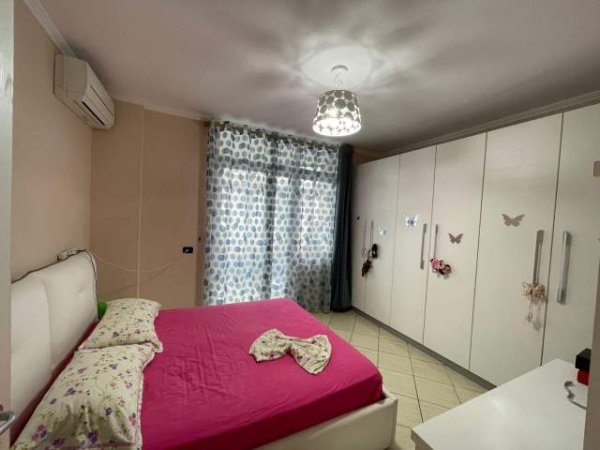 Tirane, jepet me qera apartament 3+1 Kati 3, 120 m² 500 Euro (Muhamed Gjollesha)