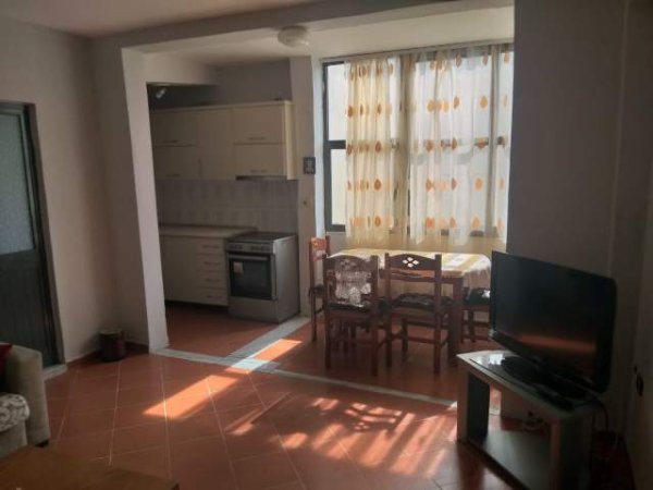 Tirane, jepet me qera apartament 1+1 Kati 5, 70 m² 300 Euro (Mihal Grameno)