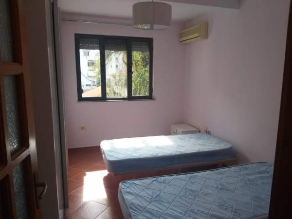 Tirane, jepet me qera apartament 1+1 Kati 5, 70 m² 300 Euro (Mihal Grameno)