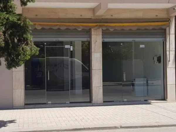 Durres, jepet me qera ambjent biznesi Kati 0, 400 m² 1.200 Euro (Rruga Aleksander Goga)