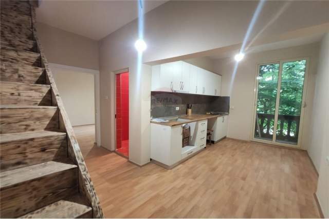 Tirane, jepet me qera apartament duplex Dublex 500 Euro (Rruga Komuna e Parisit - Tirana e Re - Stadiumi Di)