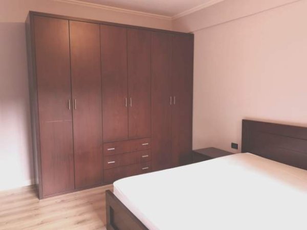 Tirane, jepet me qera apartament 2+1+BLK Kati 3, 100 m² 650 Euro