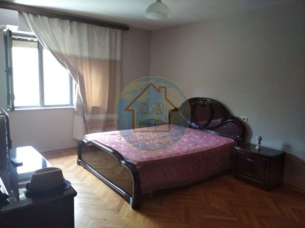 Tirane, jepet me qera apartament 2+1 Kati 4, 92 m² 420 Euro (Rruga e Durresit)