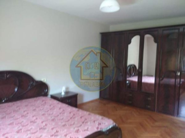 Tirane, jepet me qera apartament 2+1 Kati 4, 92 m² 420 Euro (Rruga e Durresit)