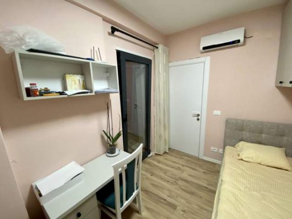 Tirane, jepet me qera apartament 2+1 90 m² 650 Euro (QENDER)