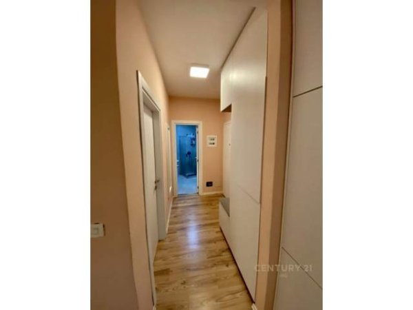 Tirane, jepet me qera apartament 2+1 90 m² 650 Euro (QENDER)