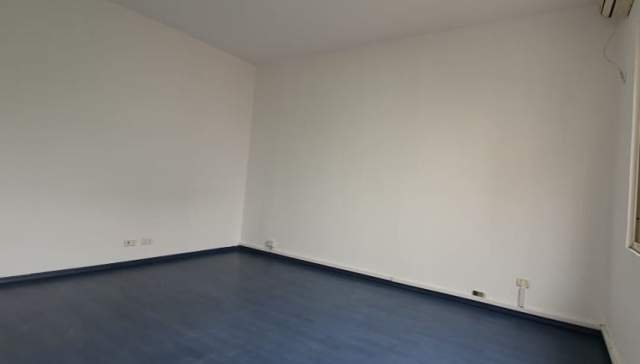 Tirane, jepet me qera apartament 3+1 Kati 3, 210 m² 2.000 Euro (blloku)
