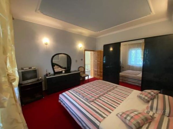 Tirane, Vile 3 Katshe Kati 0, 800 m² 2.500 Euro (fresku)