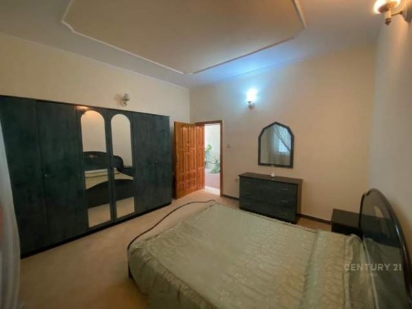 Tirane, Vile 3 Katshe Kati 0, 800 m² 2.500 Euro (fresku)