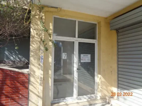 Tirane, Shitet Bodrum 225 m² dhe 2 Njesi 127.6 m² & 31.3 m², Cmimi Referues 42.000.000 Leke (Prane Kopshtit Botanik)