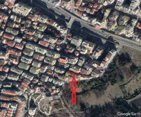 Tirane, Shitet Bodrum 225 m² dhe 2 Njesi 127.6 m² & 31.3 m², Cmimi Referues 42.000.000 Leke (Prane Kopshtit Botanik)