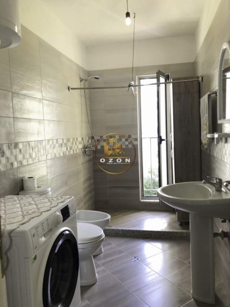 Tirane, jepet me qera apartament 2+1+BLK Kati 4, 90 m² 400 Euro (Don Bosko)