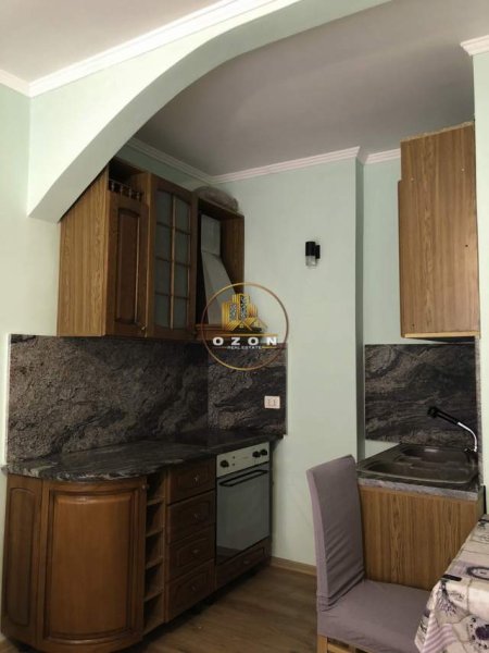 Tirane, jepet me qera garsonier Kati 5, 35 m² 300 Euro (Rruga e Durresit)