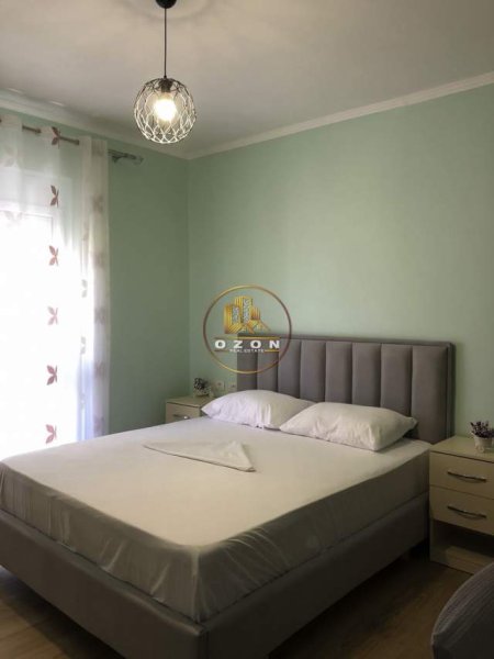 Tirane, jepet me qera garsonier Kati 5, 35 m² 300 Euro (Rruga e Durresit)
