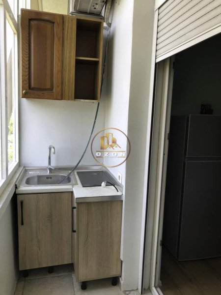 Tirane, jepet me qera garsonier Kati 5, 34 m² 300 Euro (Rruga e Durresit)