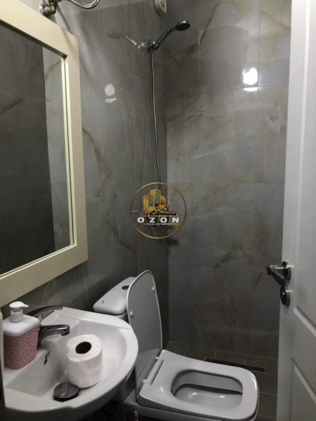 Tirane, jepet me qera garsonier Kati 5, 34 m² 300 Euro (Rruga e Durresit)