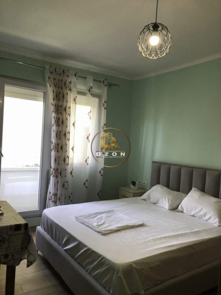 Tirane, jepet me qera garsonier Kati 5, 33 m² 300 Euro (Rruga e Durresit)