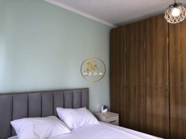 Tirane, jepet me qera garsonier Kati 5, 33 m² 300 Euro (Rruga e Durresit)