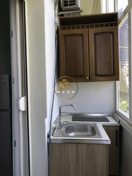 Tirane, jepet me qera garsonier Kati 5, 33 m² 300 Euro (Rruga e Durresit)
