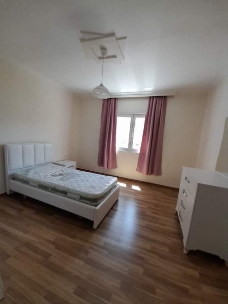 Tirane, jepet me qera apartament 2+1+A+BLK Kati 4, 75 m² 400 Euro (Tefta Tashko Koco)