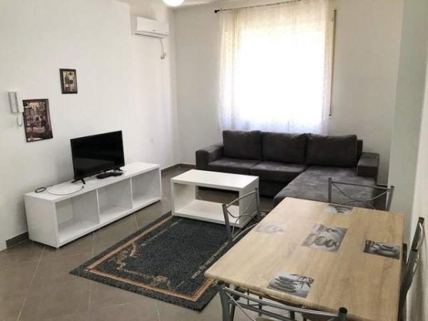 Tirane, jepet me qera apartament 1+1+BLK Kati 3, 58 m² 350 Euro (Rruga Bill Klinton)