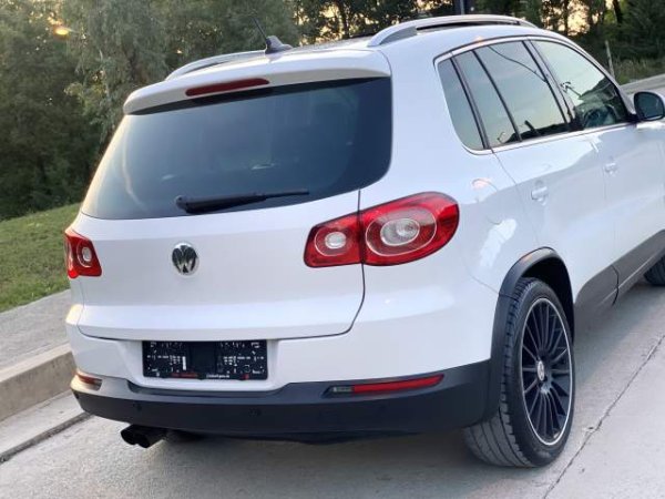 Tirane, shes makine Volkswagen Tiguan Individual Viti 2009,