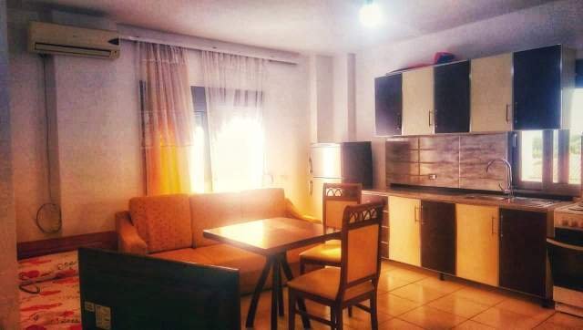 Himare, jepet me qera apartament 1+1+BLK Kati 1, 60 m² 60 Euro (Afer Qendres Shendetsore)