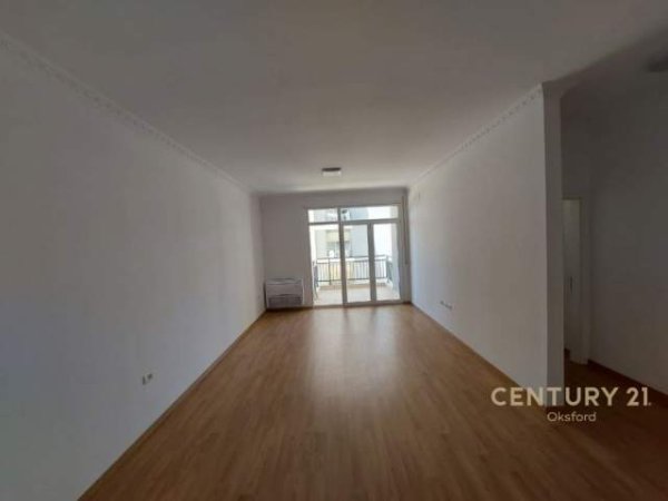Tirane, jepet me qera apartament 2+1 Kati 2, 105 m² 400 Euro (Rruga e Dafinave Fusha e Aviacionit)