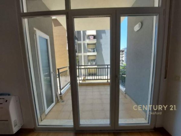 Tirane, jepet me qera apartament 2+1 Kati 2, 105 m² 400 Euro (Rruga e Dafinave Fusha e Aviacionit)