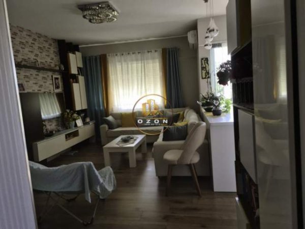 Tirane, jap me qera apartament Kati 5, 100 m² 700 Euro (Komuna e Parisit)