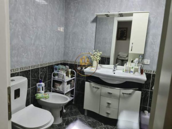 Tirane, jap me qera apartament Kati 5, 100 m² 700 Euro (Komuna e Parisit)