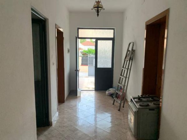 Tirane, jepet me qera apartament 2+1 Kati 1, 120 m² 40.000 Leke (loni ligori)