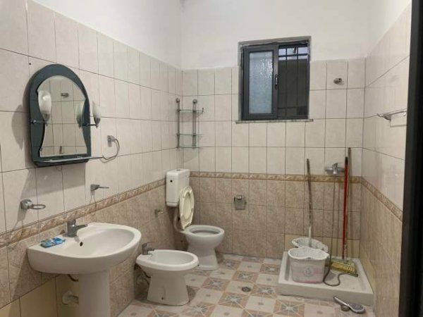 Tirane, jepet me qera apartament 2+1 Kati 1, 120 m² 40.000 Leke (loni ligori)