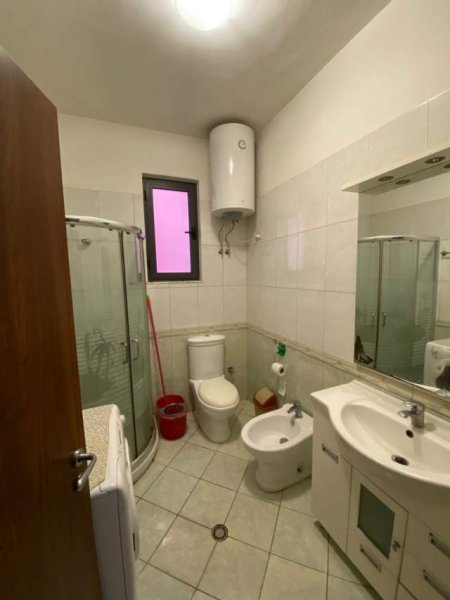 Tirane, jepet me qera Vile 1+1+BLK Kati 2, 60 m² 220 Euro (Rruga Lion Ligori)