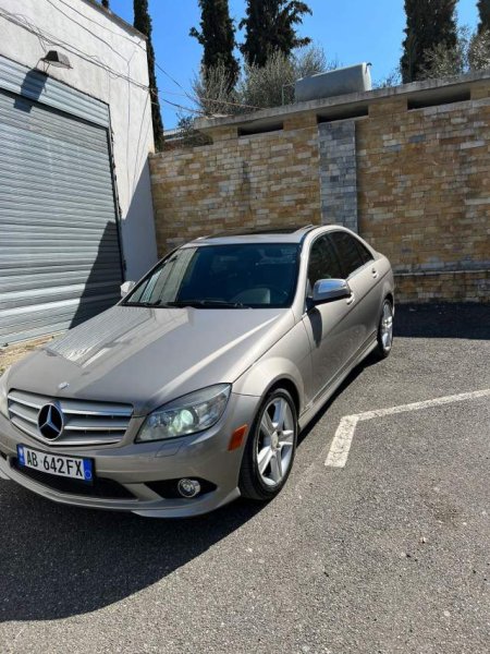 Tirane, jap me qera makine Mercedes-Benz C300 4MATIC Viti 2009,