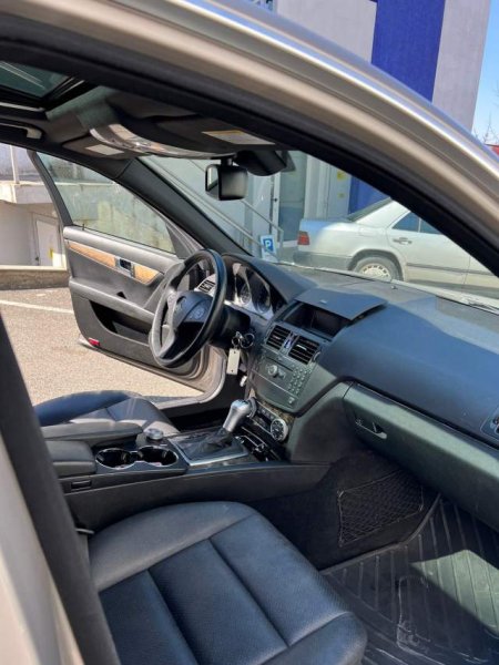 Tirane, jap me qera makine Mercedes-Benz C300 4MATIC Viti 2009,