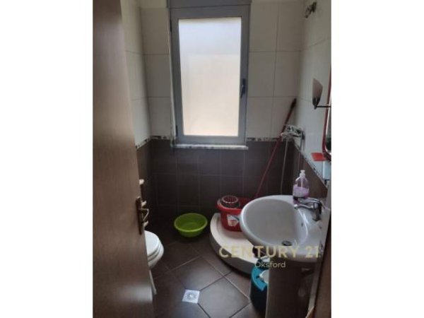 Tirane, jepet me qera apartament 2+1 Kati 3, 550 Euro (LIQENI I THATE)