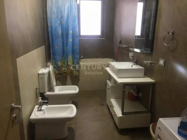Tirane, jepet me qera apartament 2+1 Kati 3, 125 m² 1.000 Euro (Rruga Elbasanit)