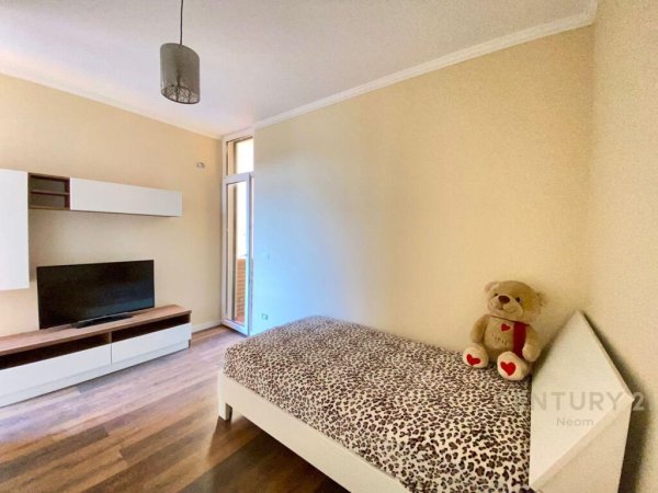 Apartament 3+1+2 per shitje pranë Liqeni i Thate !!