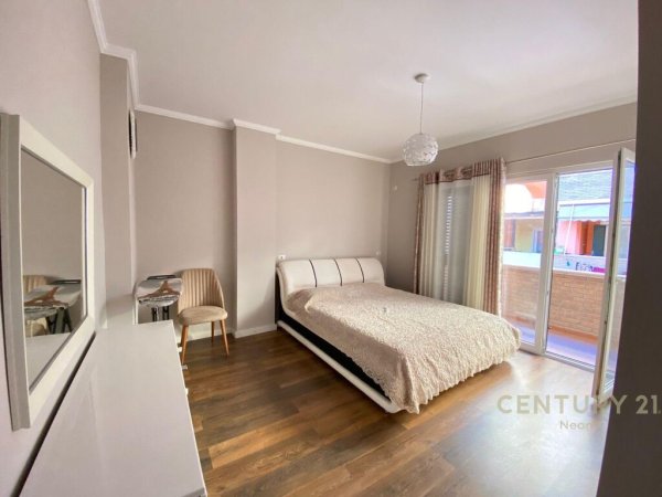 Apartament 3+1+2 per shitje pranë Liqeni i Thate !!